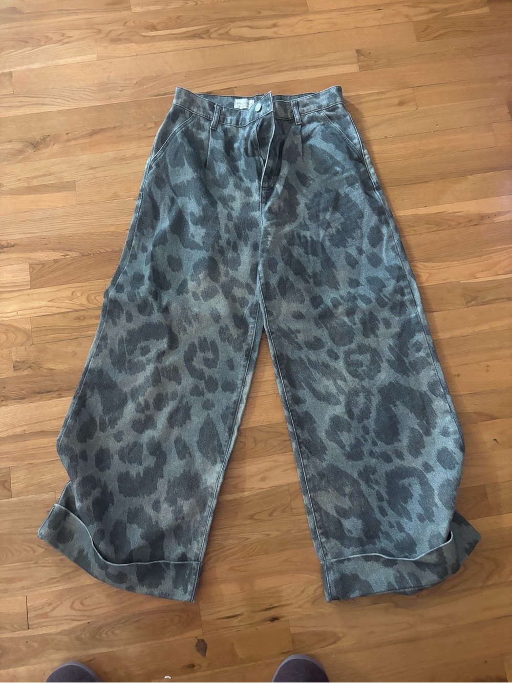 Pilcro Wide-Leg Leopard-Print Jeans - Gray